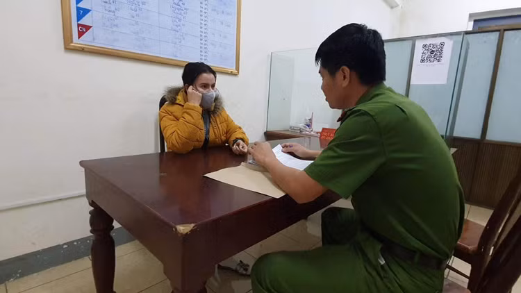 Hà Thị Trang tại cơ quan Công an.