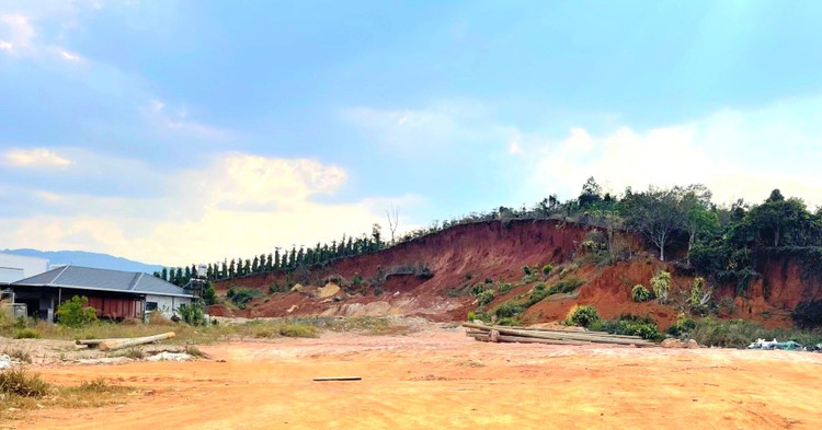 Tình trạng sạt lở xảy ra tại Khu dân cư kế cận Khu công nghiệp Lộc Sơn.