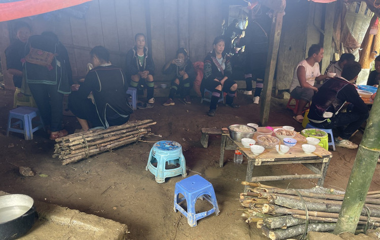 Khu vực ăn uống tập thể