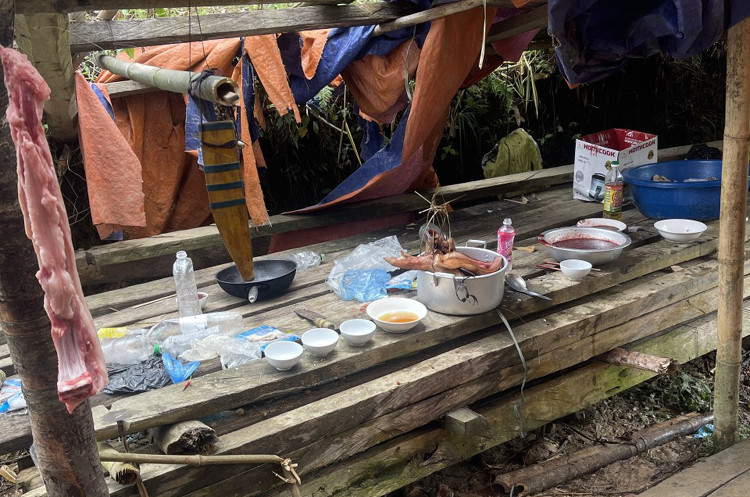 Khu vực nấu ăn và để thực phẩm tại đám ma