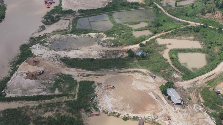 Bãi tập kết cát của Công ty cổ phần Đoàn Chính Nghĩa.