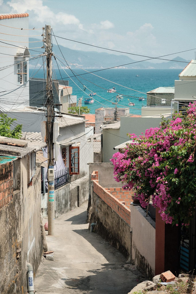 Bên cạnh đó, lối giao tiếp mộc mạc, chân quê của những con người miền biển nơi đây cũng là một trong những điều khiến du khách ấn tượng khi dừng chân ở miền đất biển này. Ảnh Viên Diệu Phát