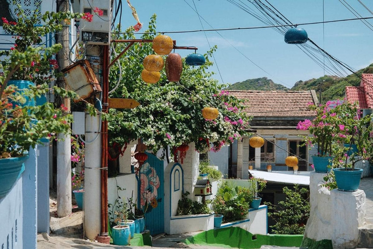 Theo người dân địa phương, thời điểm thích hợp nhất để tham quan làng chài Nhơn Lý là vào mùa khô, tức từ tháng 4 đến tháng 9. Ảnh Viên Diệu Phát