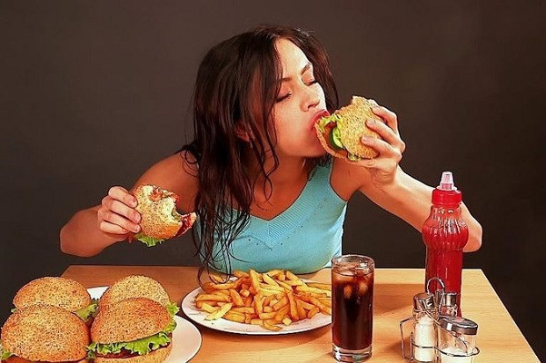 Ám ảnh về cân nặng, nữ sinh 20 tuổi mắc chứng &quot;ăn vô độ tâm thần&quot;. Ảnh minh họa