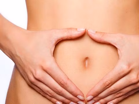 Rốn là nơi mà nhiều người rất hay bỏ quên, tuy nhiên đây là nơi trú ngụ của rất nhiều loại vi khuẩn. Ảnh minh họa