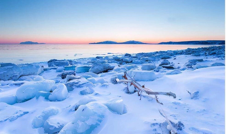 Oymyakon là một thị trấn nhỏ ở Cộng hòa Sakha, phía đông bắc nước Nga.