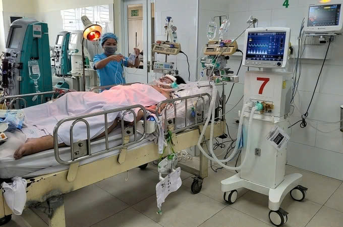 Bệnh nhân trong thời gian điều trị hồi sức tích cực. Ảnh BVCC