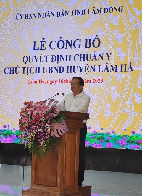 Đồng chí Nguyễn Văn Hoàng phát biểu nhận nhiệm vụ. Đồng chí Nguyễn Văn Hoàng phát biểu nhận nhiệm vụ.