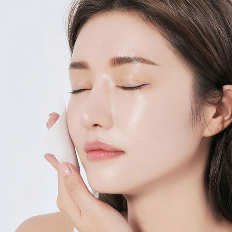 Bí quyết xóa mờ nếp nhăn, giúp da sáng mịn tự nhiên. Ảnh Aura Clinic