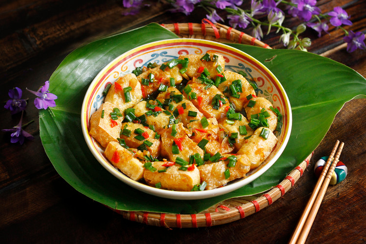 Hôm nay ăn gì: Đậu hũ tẩm xì dầu thơm ngon béo ngậy cực hao cơm. Ảnh minh họa