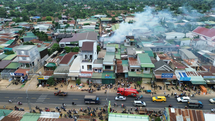 Nơi xảy ra vụ cháy nằm giữa trung tâm chợ.