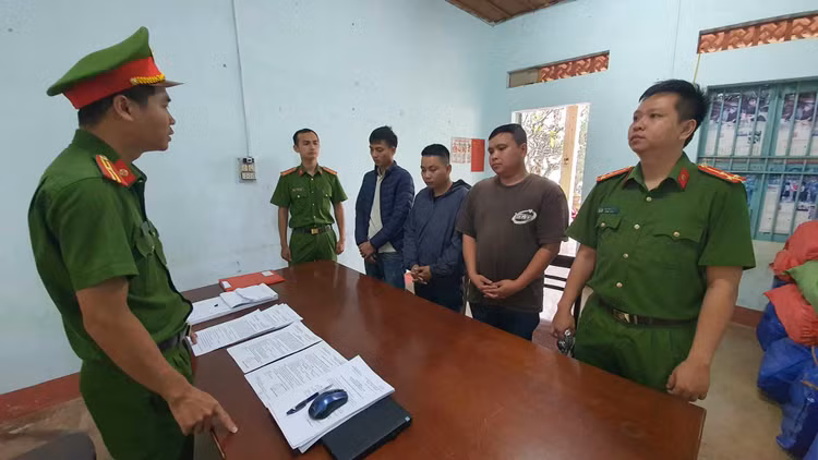 Cơ quan điều tra khởi tố bị can, bắt tạm giam 3 đối tượng để điều tra về hành vi giết người.