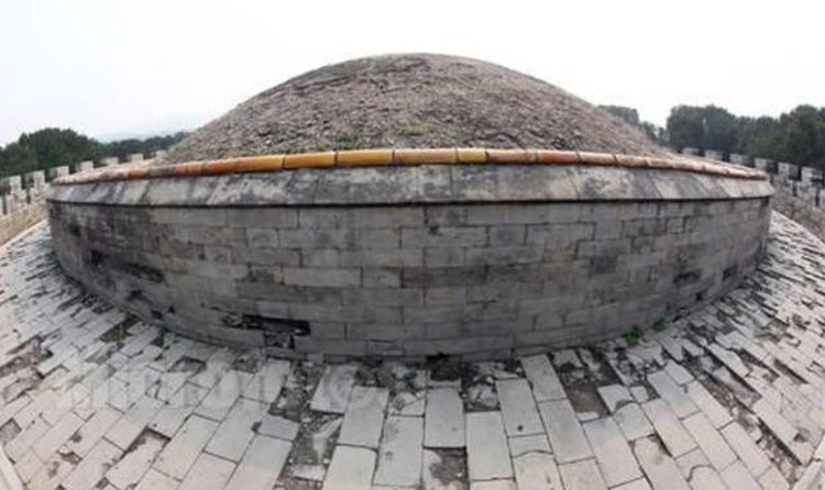 Vì sao lăng mộ Từ Hy Thái hậu trăm năm không mọc cỏ