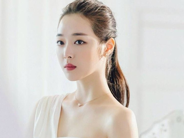 Bí quyết giúp làn da ngậm nước căng bóng mùa hanh khô. Ảnh minh họa