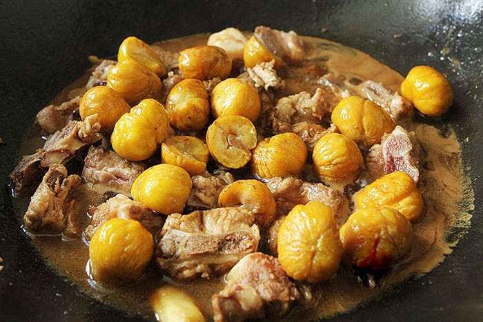 Sườn kho hạt dẻ. Ảnh Internet