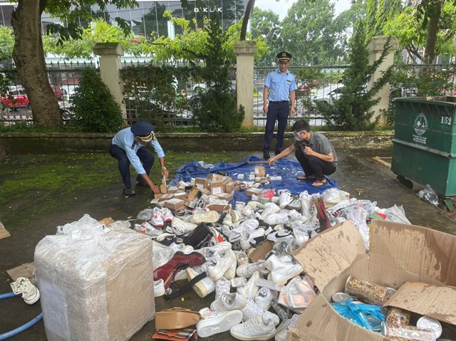 Những sản phẩm tiêu hủy là hàng hóa không rõ nguồn gốc, xuất xứ, không đủ điều kiện lưu thông trên thị trường.
