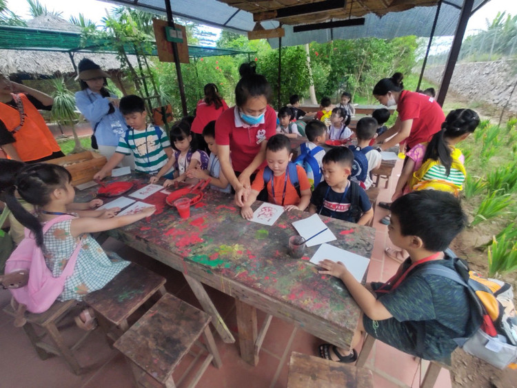 Tham gia hoạt động trải nghiệm