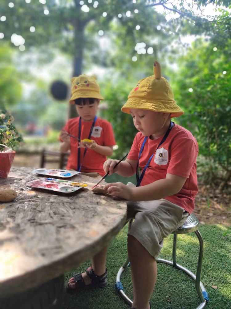 Thông qua các hoạt động cộng đồng tại đây, các bạn nhỏ không chỉ được trang bị các kỹ năng tự chăm sóc bản thân, tự giác, tự lập mà còn có thể trở nên tự tin hơn, không còn còn nhút nhát, bị động.