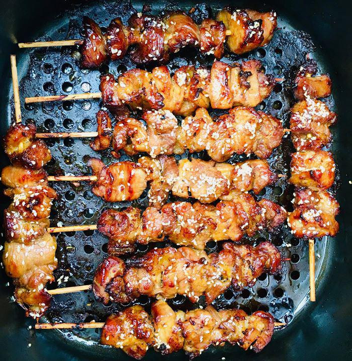 Trong quá trình nướng thịt, đặc biệt là thịt đỏ, các chất gây ung thư như benzopyrene có thể được tạo ra. Ảnh minh họa