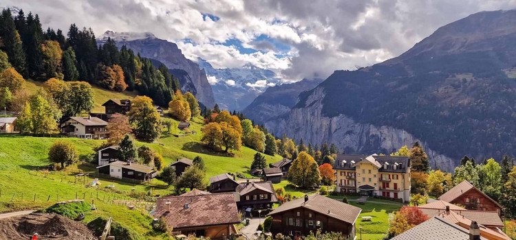 Với khung cảnh tuyệt đẹp, thơ mộng như chốn cổ tích, vào năm 2001, UNESCO đã chính thức công nhận làng Wengen là làng là di sản thế giới cùng với vùng núi Jungfrau hùng vĩ.