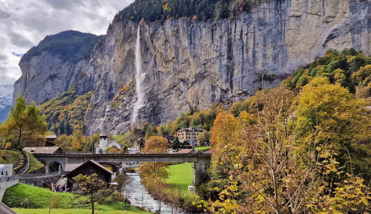 Cảnh sắc tựa miền cổ tích tại Lauterbrunnen