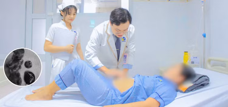 Bác sĩ kiểm tra sức khỏe cho bệnh nhân sau khi phẫu thuật. Ảnh BVCC