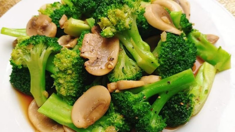 Cung cấp chất selen: Nấm mỡ là một nguồn selen dồi dào nên rất có lợi trong việc điều trị và phòng ngừa các vấn đề sức khỏe do nồng độ selen thấp như lão hóa, bệnh thoái hóa thần kinh, bệnh tim mạch và bệnh tự miễn. Loại nấm này sẽ là lựa chọn thích hợp nếu bạn muốn bổ sung selen một cách tự nhiên cho cơ thể để cải thiện sức khỏe. Ảnh Internet