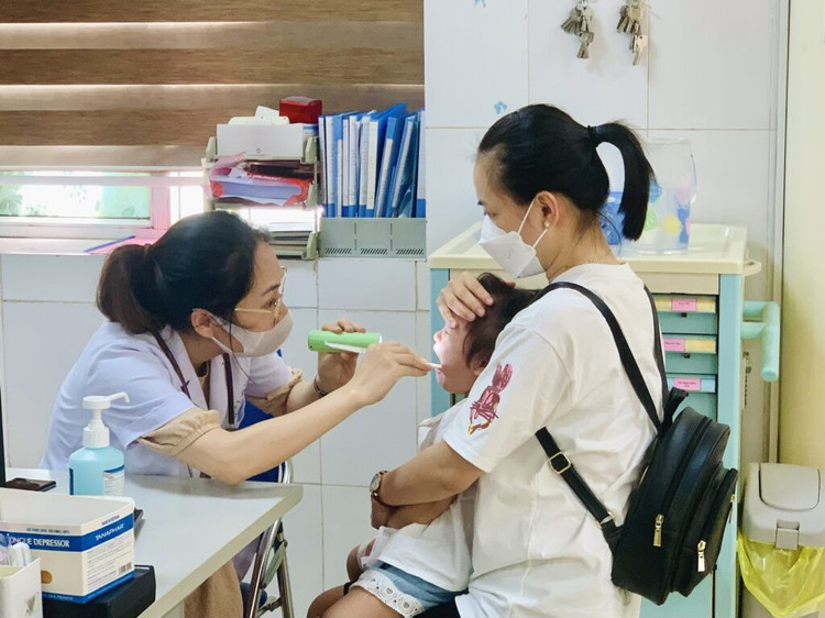 Cảnh giác với những bệnh mùa hè thường gặp ở trẻ em. Ảnh BV Nhi Quảng Ninh