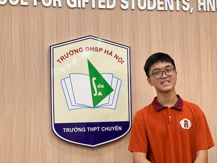 Khải Minh lựa chọn học Trường THPT chuyên Đại học Sư phạm Hà Nội. Khải Minh lựa chọn học Trường THPT chuyên Đại học Sư phạm Hà Nội.