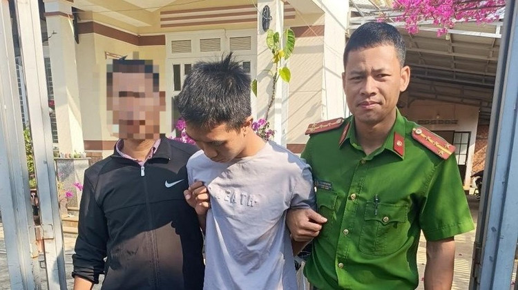 Đối tượng Nguyễn Phú Tài Huy bị bắt giữ sau thời gian trốn thi hành án.