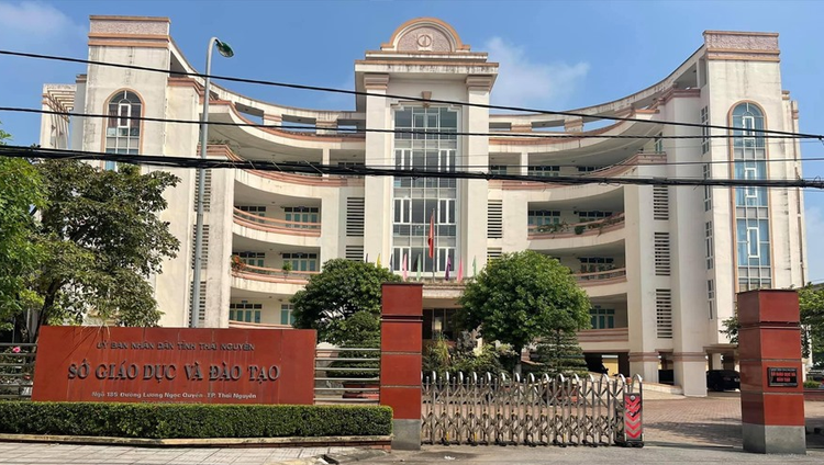 Gần 10 ngày ban hành văn bản tạm dừng thu học phí, Sở Giáo dục và Đào tạo tỉnh Thái Nguyên đã phải thu hồi do trái thẩm quyền.