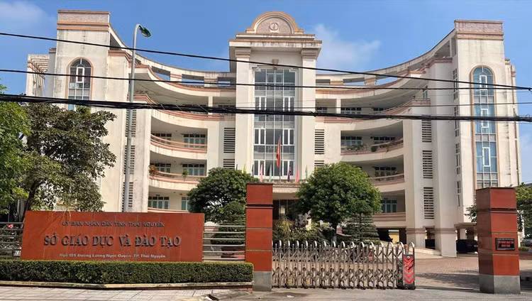 Gần 10 ngày ban hành văn bản tạm dừng thu học phí, Sở Giáo dục và Đào tạo tỉnh Thái Nguyên đã phải thu hồi do trái thẩm quyền.