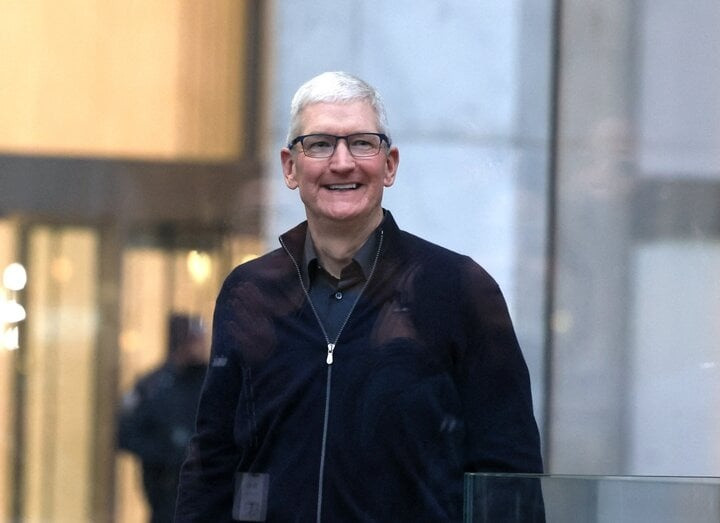 CEO Apple Tim Cook bất ngờ đến Việt Nam. Ảnh Vnbusiness