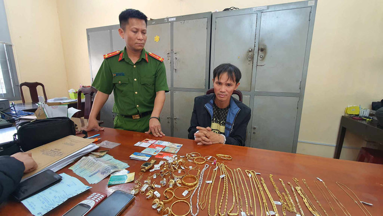 Đối tượng Điềm từng gây ra 3 vụ trộm tiệm vàng ở TP Hà Nội và bị tuyên phạt 14 năm tù, mới ra tù vào tháng 3/2023.