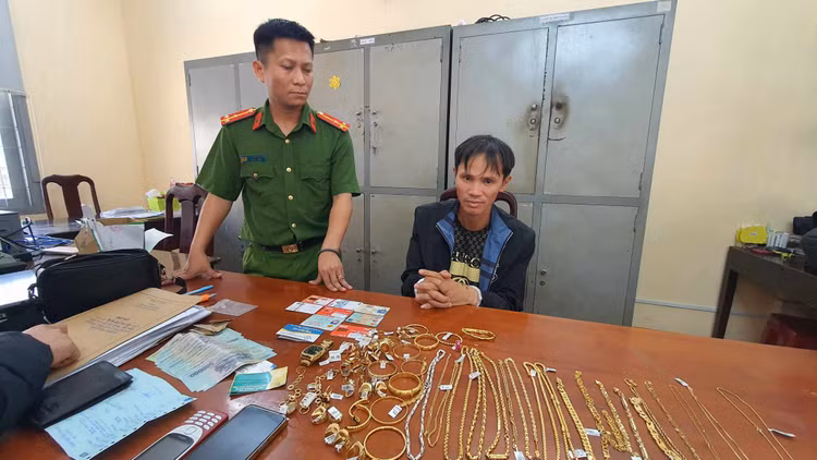 Đối tượng Điềm từng gây ra 3 vụ trộm tiệm vàng ở TP Hà Nội và bị tuyên phạt 14 năm tù, mới ra tù vào tháng 3/2023.