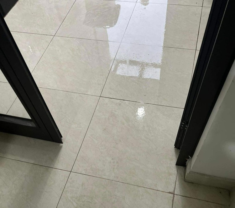 Sàn nhà mùa nồm. Ảnh minh họa