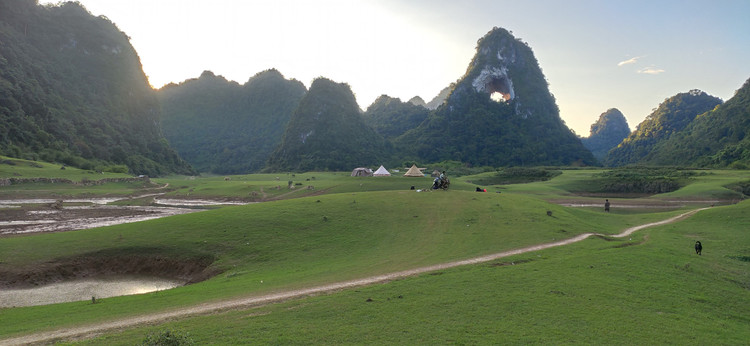 Núi Mắt Thần. Ảnh Thu Trang