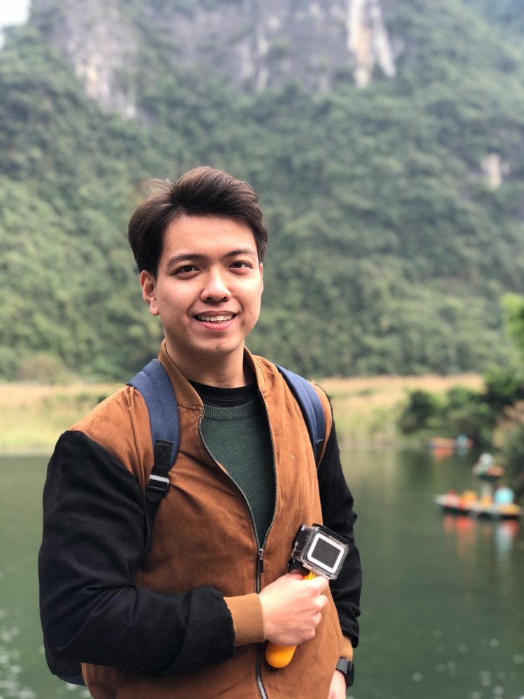 Nguyễn Chí Quang Bảo là sinh viên lớp K64D1 Hoá Dược Chất lượng cao, khoa Hoá học, Trường Đại học Khoa học Tự nhiên (Đại học Quốc gia Hà Nội).