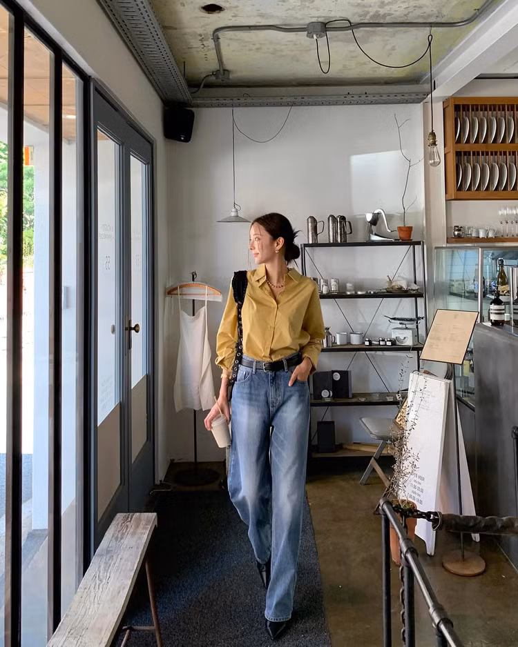 Bộ đôi áo sơ mi/blouse và quần jeans vừa ghi điểm trẻ trung, vừa toát lên nét thanh lịch