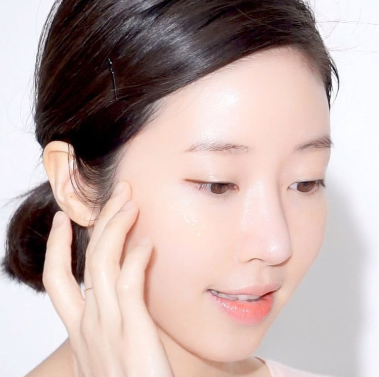 Nước vo gạo giúp da sáng đẹp, hồng hào. Ảnh: Happyskin
