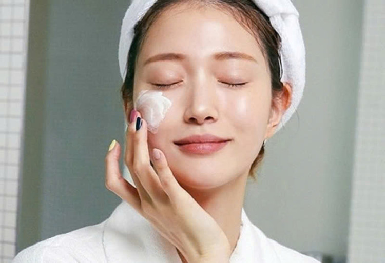 Khi thời tiết chuyển sang mùa thu, có thể phải thay đổi sản phẩm dưỡng ẩm hiện đang dùng trong mùa hè. Ảnh minh họa