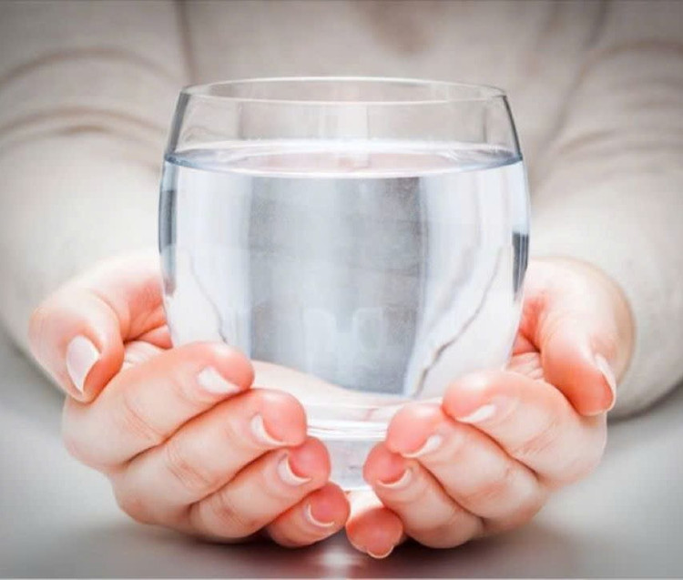 Uống nước ấm vào buổi sáng giúp thanh lọc cơ thể - Ảnh minh hoạ