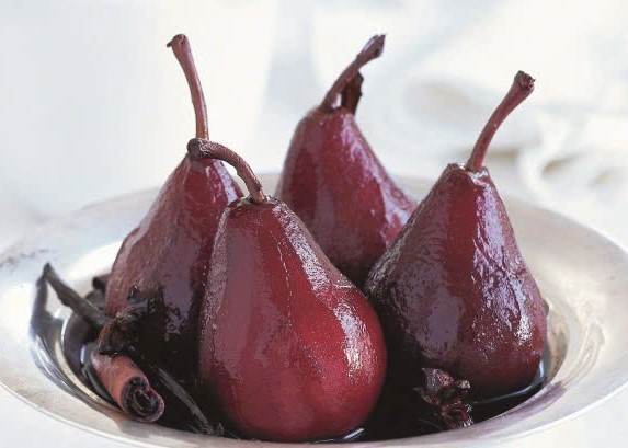 Lê hầm với quế và hoa hồi, giúp tiêu hóa tốt. Ảnh: Báo Sức khoẻ &amp; Đời sống