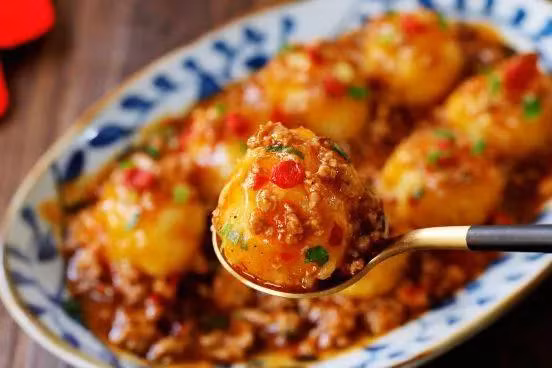 Hôm nay ăn gì: Khoai tây viên sốt thịt băm thơm ngon béo ngậy