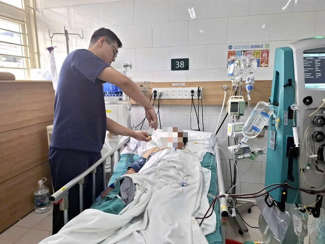 Bệnh nhân H.T.T điều trị tại Trung tâm chống độc – BV Bạch Mai. Ảnh SK&amp;ĐS