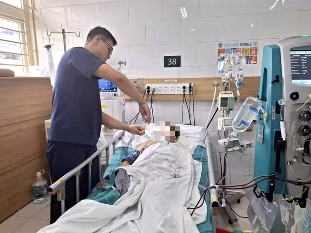 Bệnh nhân H.T.T điều trị tại Trung tâm chống độc – BV Bạch Mai. Ảnh SK&amp;ĐS