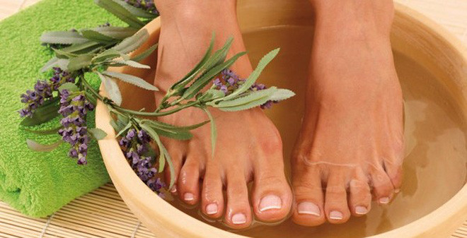 Ngâm chân. Ảnh minh họa