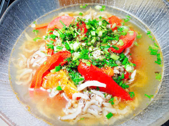 Giàu Niacin &amp; Vitamin B12: Lượng vitamin B12 và niacin dồi dào trong cá cơm giúp duy trì chức năng hệ thần kinh khỏe mạnh. Các vitamin này cũng giúp ngăn ngừa trầm cảm, mệt mỏi, lú lẫn, tổn thương dây thần kinh. Ảnh Internet