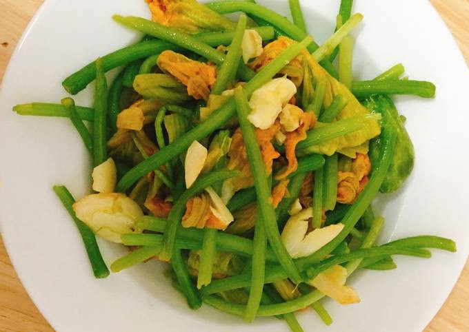 Hoa bí ngô xào tỏi. Ảnh Internet