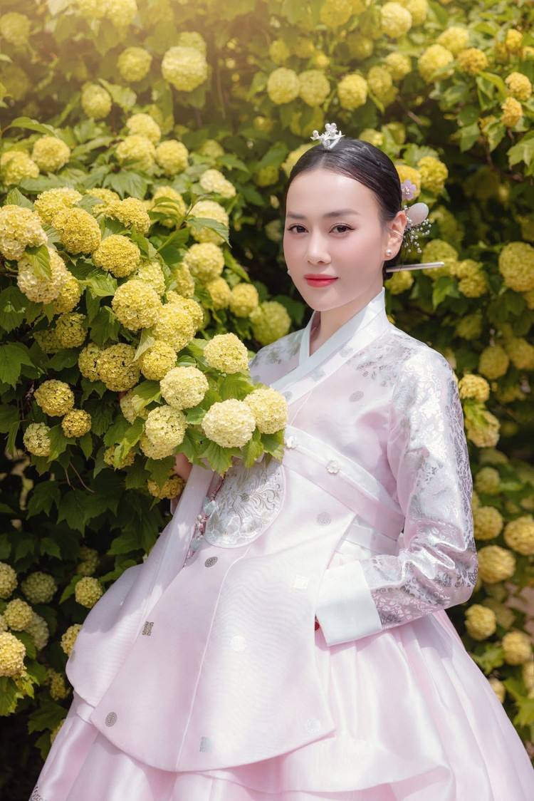 Hình ảnh mới nhất của Phương Oanh được cập nhật trên trang cá nhân sau chuyến du lịch Hàn Quốc vừa qua. Ảnh Facebook